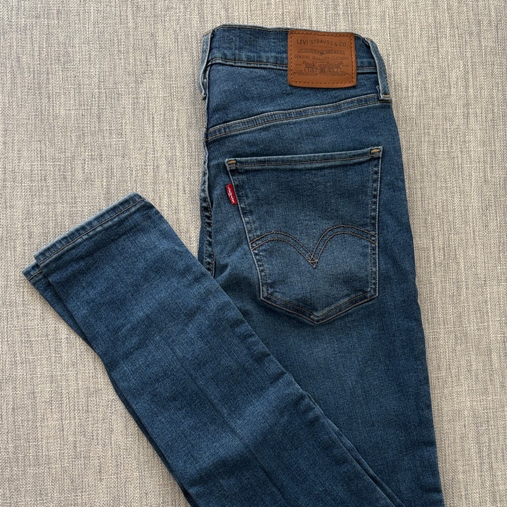Levi's Women’s Medium Blue Jeans